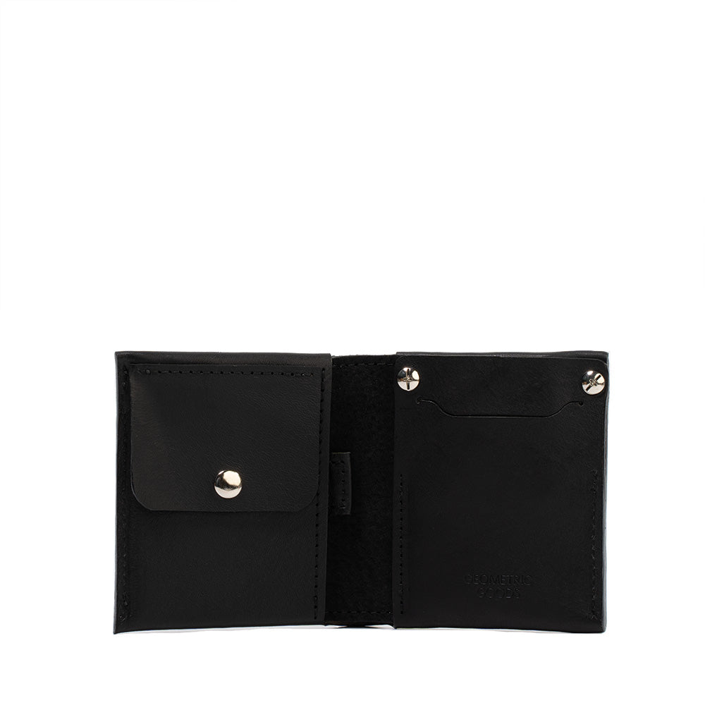 Black leather men's Airtag wallet with coin pocket – stylish and trackable