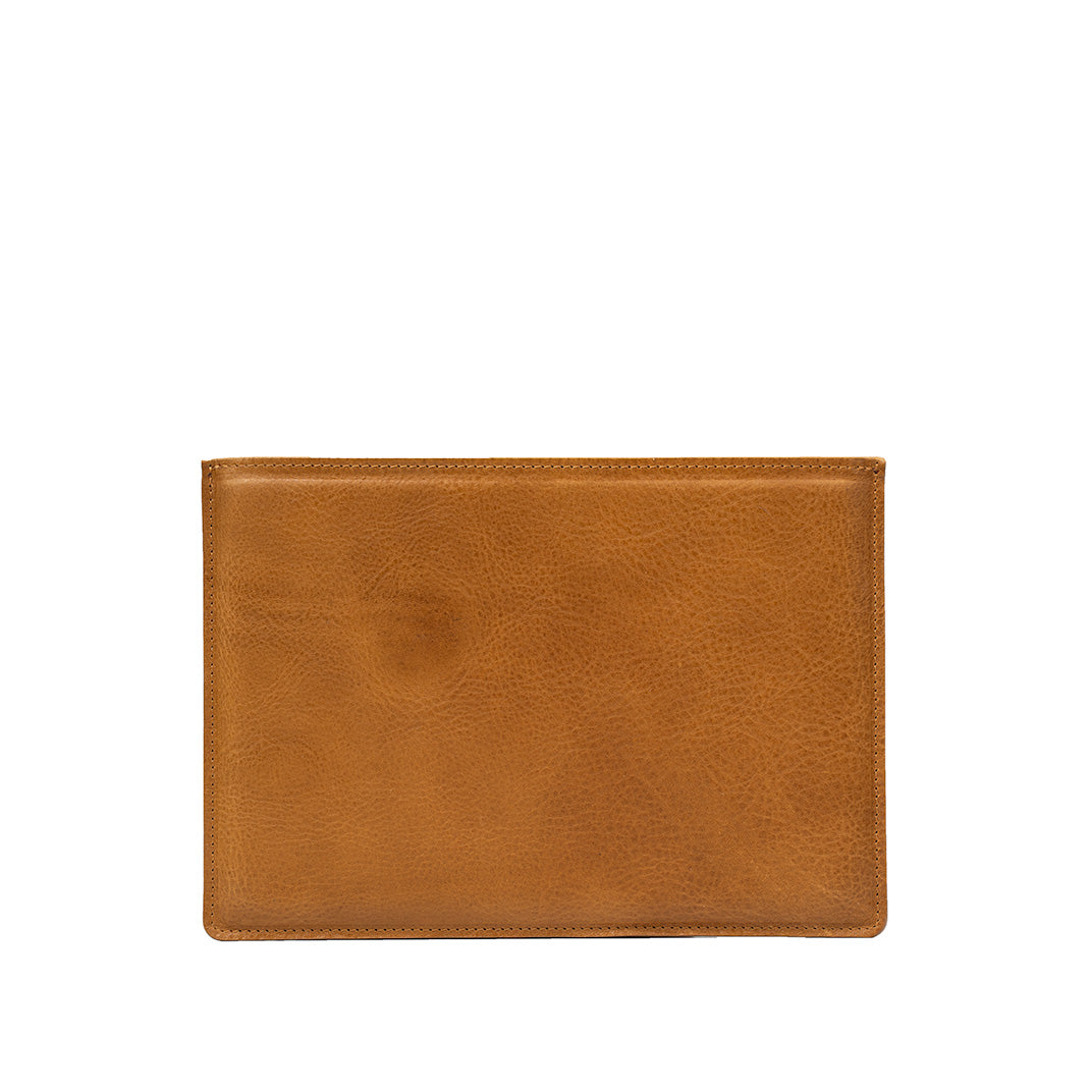 Camel leather MacBook sleeve, handcrafted, padded walls, top closure, durable top-grain leather