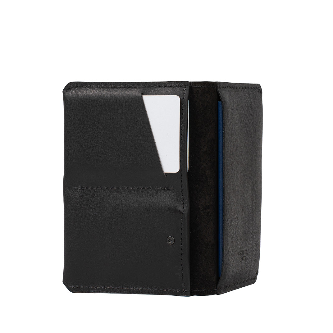 Leather Passport Holder 2.1 for AirTag | RFID Blocking