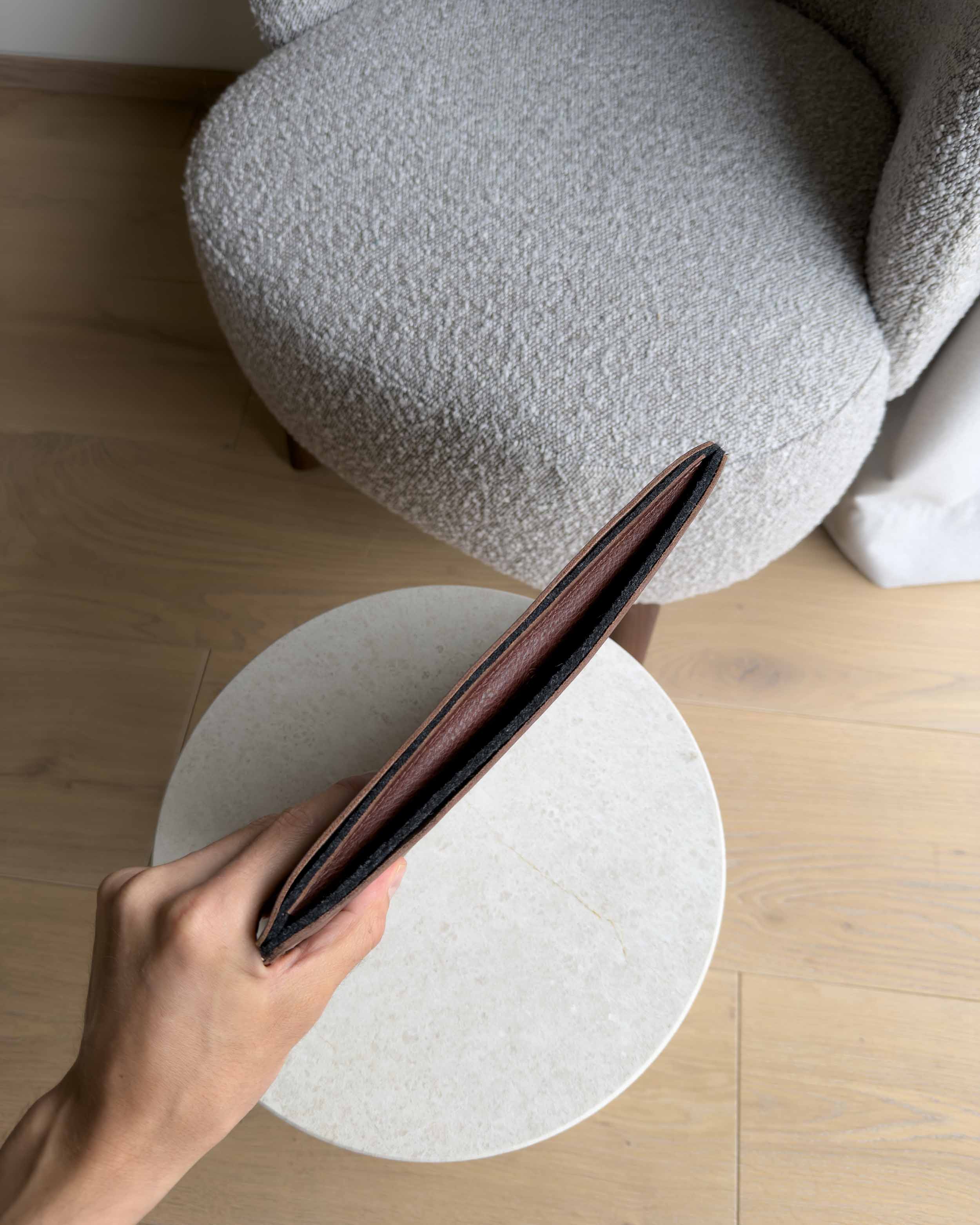 Leather Bag Sleeve for iPad The Minimalist 4.0 detail view