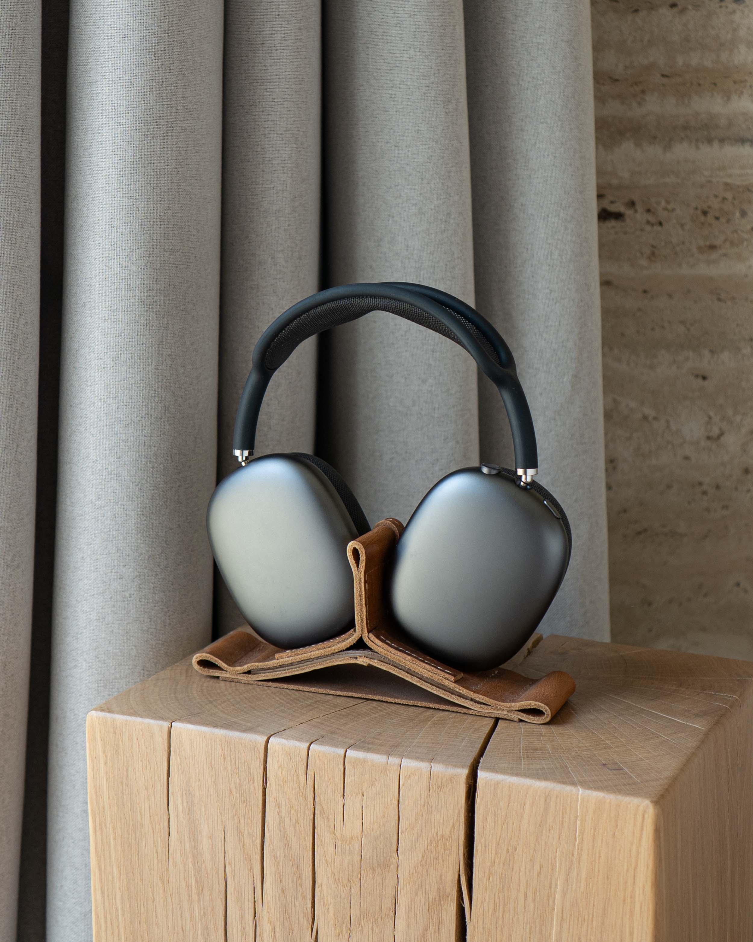 Leather Stand for AirPods Max front view