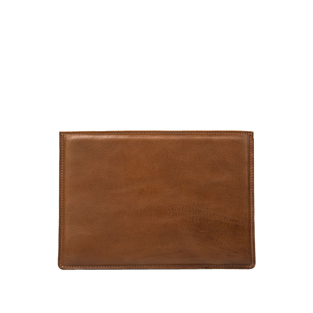 Brown leather MacBook sleeve, padded walls, top closure, durable top-grain leather.